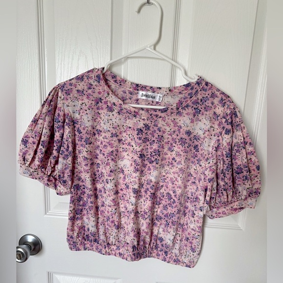 Roommates Purple and Pink Flutter Sleeve Crop Blouse - Picture 2 of 8